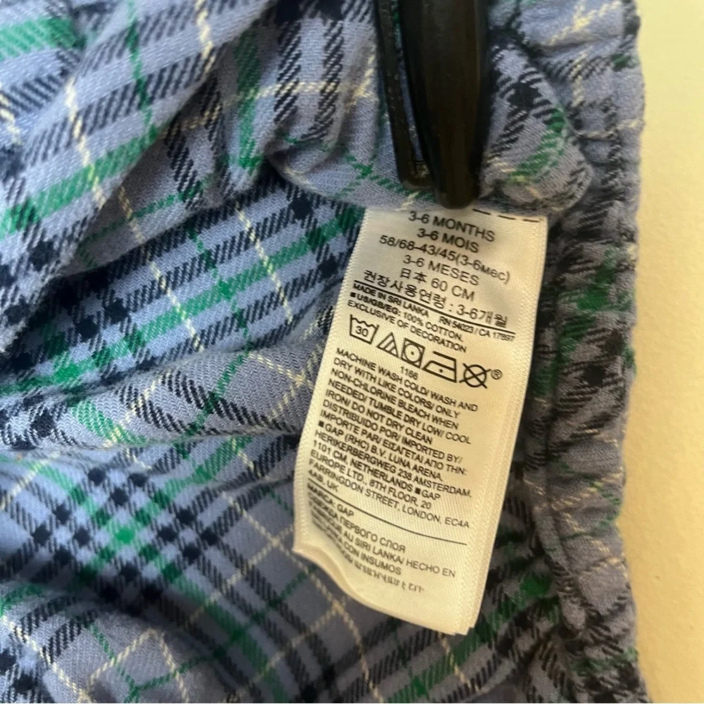 GAP Baby Flannel Bodysuit 3-6 months‎